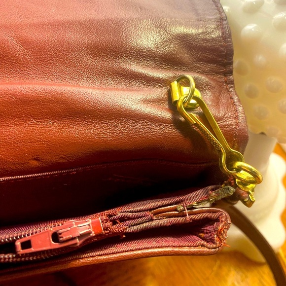 ETIENNE AIGNER LEATHER SHOULDER BAG/CLUTCH - Rusty Brown Leather w/Brass Trim⚡️ - Picture 4 of 9